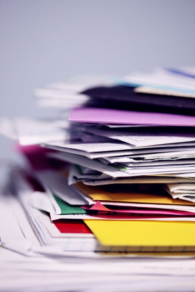 papier et dossier en désordre
